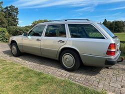 Silber Gebraucht 1995 Mercedes 220 Kombi | 2.490 €
