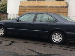 Schwarz Gebraucht 2000 Mercedes E200 Elegance Limousine | 3.100 € (Fairer Preis)