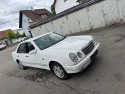 Weiß Gebraucht 1997 Mercedes E230 Elegance Limousine | 3.600 € (Etwas zu teuer)