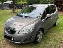 Braun Gebraucht 2011 Opel Meriva Design Edition Van / Kleinbus | 3.300 € (Superpreis)