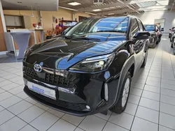 Schwarz Gebraucht 2024 Toyota Yaris Cross Team SUV | 31.474 € (Fairer Preis)