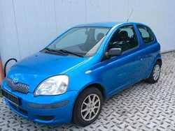Blau Gebraucht 2003 Toyota Yaris Kleinwagen | 700 € (Guter Preis)