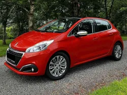 Rot Gebraucht 2015 Peugeot 208 Allure Kleinwagen | 9.980 € (Fairer Preis)
