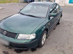 Grün Gebraucht 1999 VW Passat Limousine | 3.800 €