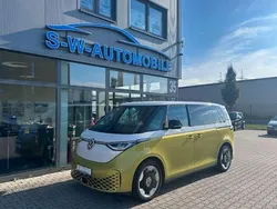 Grün Gebraucht 2024 VW ID. Buzz Pro Van | 42.900 €