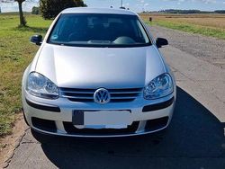 Silber Gebraucht 2004 VW Golf IV Comfortline Limousine | 5.800 €