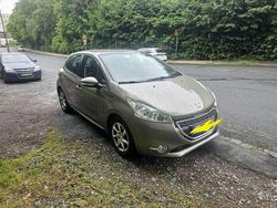 Braun Gebraucht 2012 Peugeot 208 Active Kleinwagen | 2.450 € (Fairer Preis)