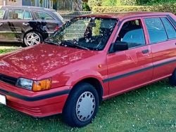 Rot Gebraucht 1988 Nissan Sunny Kleinwagen | 1.900 €