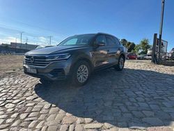 Siliziumgrau metallic Gebraucht 2018 VW Touareg Basis SUV | 25.390 €