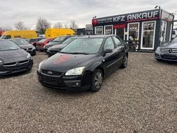 Pantherschwarz metallic Gebraucht 2006 Ford Focus Trend Limousine | 1.790 € (Superpreis)