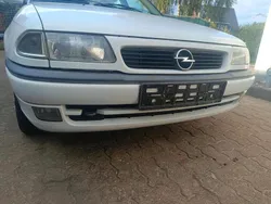 Weiß Gebraucht 1997 Opel Astra Limousine | 1.050 € (Guter Preis)