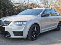 Grau Gebraucht 2016 Skoda Octavia RS Kombi | 17.900 €