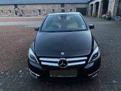 Schwarz Gebraucht 2014 Mercedes B180 AMG line Van / Kleinbus | 9.150 € (Etwas zu teuer)
