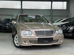 Travertinbeige metalliclack Gebraucht 2004 Mercedes C200 Limousine | 8.200 € (Teuer)