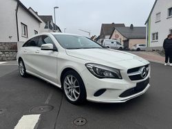 Weiß Gebraucht 2016 Mercedes CLA220 Shooting Brake Kombi | 13.950 € (Guter Preis)