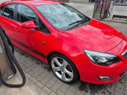 Rot Gebraucht 2011 Opel Astra Design Edition Limousine | 5.000 € (Fairer Preis)