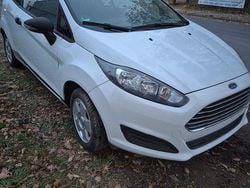 Weiß Gebraucht 2015 Ford Fiesta SYNC Edition Kleinwagen | 2.350 € (Guter Preis)