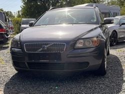 Grau Gebraucht 2006 Volvo V50 Kinetic Kombi | 2.990 € (Etwas zu teuer)