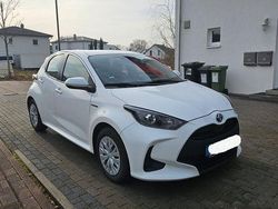 Weiß Gebraucht 2021 Toyota Yaris Hybrid SUV | 17.500 € (Superpreis)