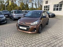 Cashmere brown / met Gebraucht 2018 Hyundai i10 Passion Kleinwagen | 12.740 € (Etwas zu teuer)