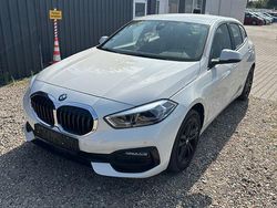 Weiß Gebraucht 2021 BMW 118 Sport Line Kleinwagen | 18.750 € (Fairer Preis)
