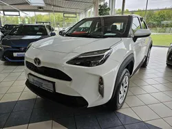 Schneeweiß Neu 2025 Toyota Yaris Cross Business Edition SUV | 25.490 € (Guter Preis)