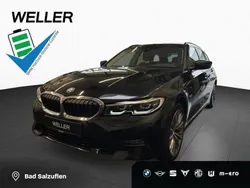 Black sapphire (schwarz) Gebraucht 2022 BMW 320e Shadowline Kombi | 28.450 € (Fairer Preis)