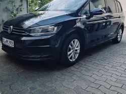 Schwarz Gebraucht 2017 VW Touran Comfortline Van / Kleinbus | 11.000 € (Etwas zu teuer)