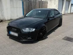 Schwarz Gebraucht 2015 Audi A4 Attraction Limousine | 15.999 €