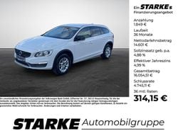 Weiß Gebraucht 2017 Volvo V60 CC Pro Kombi | 16.450 € (Superpreis)