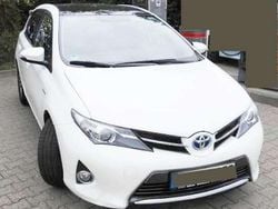 Weiß Gebraucht 2014 Toyota Auris Hybrid Edition Limousine | 13.200 € (Fairer Preis)