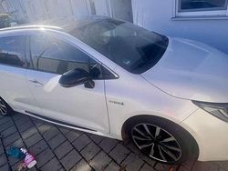 Weiß Gebraucht 2019 Toyota Corolla Hybrid Sport Kombi | 24.900 € (Teuer)