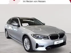 Glaciersilber metallic Gebraucht 2021 BMW 320 Sport Line Kombi | 23.490 € (Superpreis)