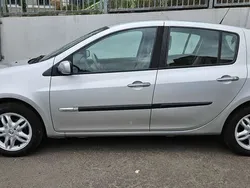 Silber Gebraucht 2006 Renault Clio II Limousine | 2.500 € (Fairer Preis)