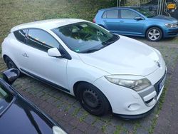 Weiß Gebraucht 2010 Renault Mégane III Dynamique Limousine | 2.999 € (Fairer Preis)