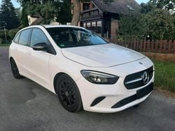 Weiß Gebraucht 2020 Mercedes 180 Limousine | 12.550 €