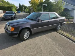 Grau Gebraucht 1992 Mercedes E250 Limousine | 2.470 €