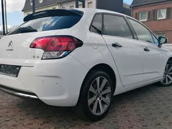 Weiß Gebraucht 2015 Citroën C4 Shine Limousine | 9.098 € (Etwas zu teuer)