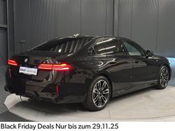 Black sapphire metallic Gebraucht 2024 BMW 520 M Sport Limousine | 49.970 € (Fairer Preis)