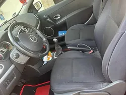 Rot Gebraucht 2005 Renault Clio II Kleinwagen | 1.800 €