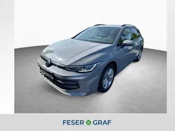 Mondsteingrau Gebraucht 2024 VW Golf VIII Life Kombi | 28.880 € (Fairer Preis)