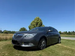 Grau Gebraucht 2011 Opel Insignia Kombi | 3.650 € (Guter Preis)