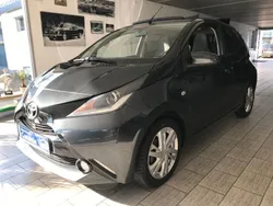Dark gray perl Gebraucht 2014 Toyota Aygo X-wave Kleinwagen | 8.890 € (Etwas zu teuer)