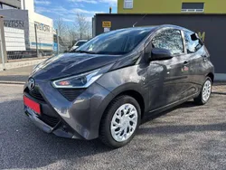 Grey metallic Gebraucht 2021 Toyota Aygo X-play Kleinwagen | 10.300 € (Fairer Preis)