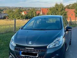 Grau Gebraucht 2017 Peugeot 208 Active Kleinwagen | 7.599 € (Fairer Preis)