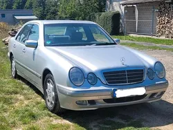 Silber Gebraucht 2001 Mercedes E240 Elegance Limousine | 4.250 € (Fairer Preis)