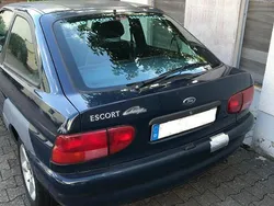 Blau Gebraucht 1996 Ford Escort Limousine | 650 € (Fairer Preis)
