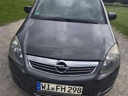 Grau Gebraucht 2011 Opel Zafira Edition Van / Kleinbus | 3.899 € (Fairer Preis)