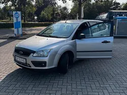 Grau Gebraucht 2006 Ford Focus Kombi | 1.999 €