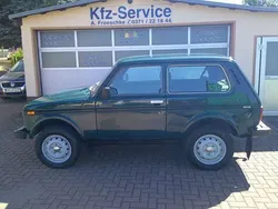 Grün Gebraucht 2011 Lada niva SUV | 6.490 € (Fairer Preis)